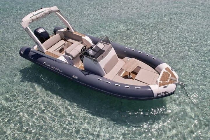 Private cruise Lavezzi Islands exclusive caves and swimming