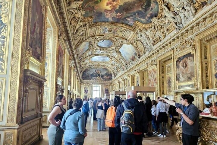 Louvre Museum Early Access Private Tour with Mona Lisa