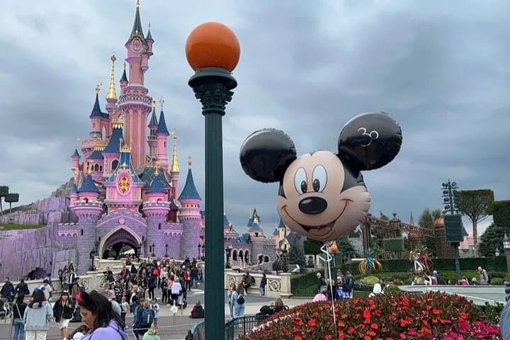 Paris Private Transfer to Disneyland Paris One Way or Round Trip