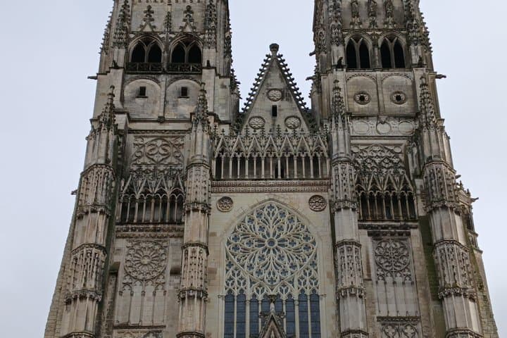 Tours: Private Walking Tour on Saint Martin and the Middle Ages
