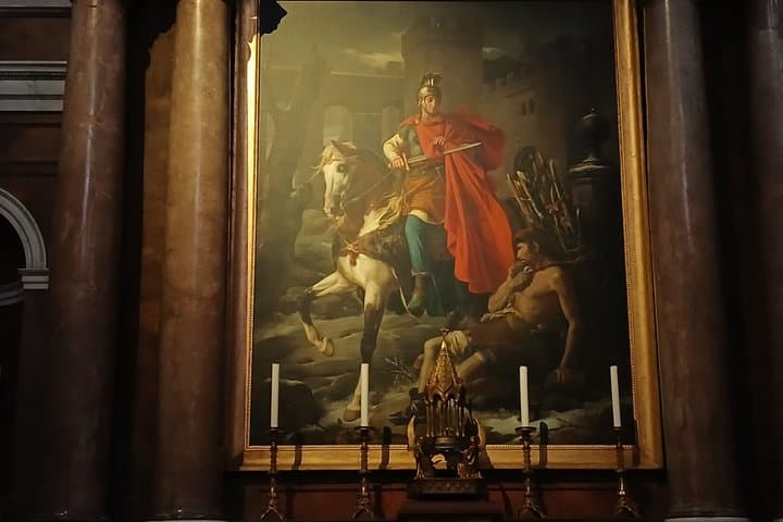 Tours: Private Walking Tour on Saint Martin and the Middle Ages