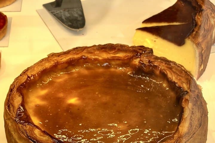Lyon: Pastry Tour through Old Town and Hidden Traboules