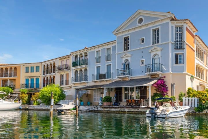 St. Tropez and Port Grimaud Sightseeing Tour from Cannes