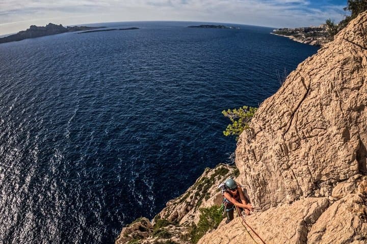 Discovery Climbing Large Routes in the Calanques of Marseille