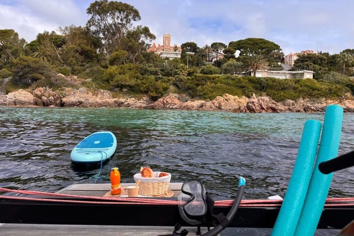 Antibes : Sailing boat trip with breakfast, snorkeling and paddle