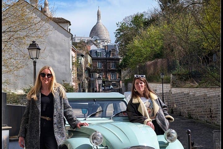 Paris: Guided tour in Citroën 2CV by night and day
