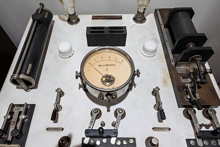 Guided tour of the Radiology Museum