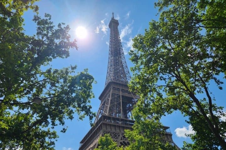 Private Paris Taxi Tour with an Interpreter Guide