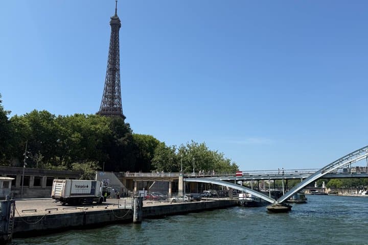 Paris Seine River Sightseeing Cruise with Live Guide