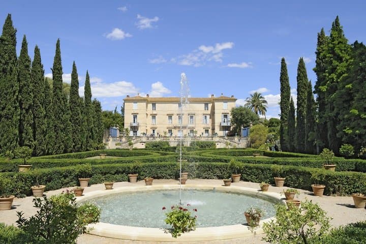 Private Historic Walk and Tastings in Montpellier