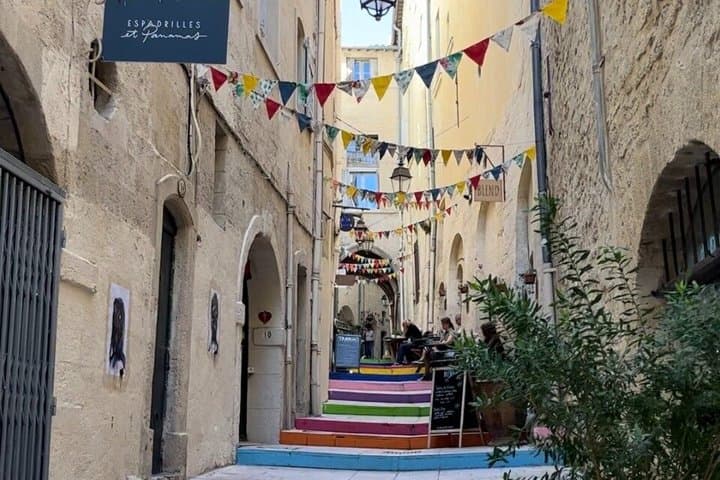 Private Historic Walk and Tastings in Montpellier