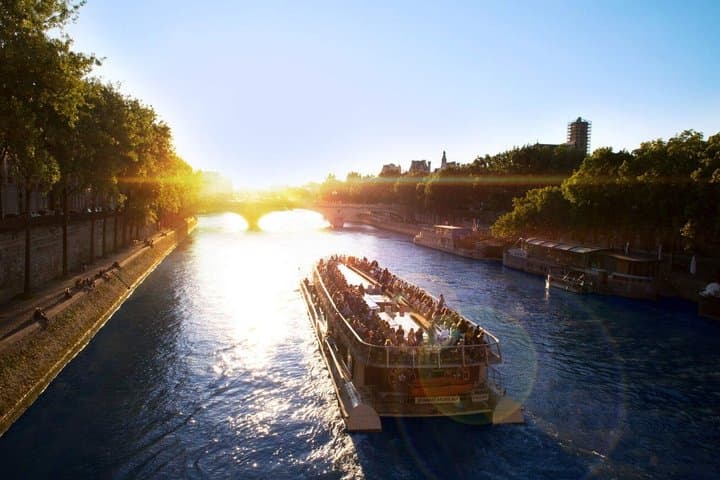 Seine River Sightseeing Cruise with Eiffel Tower Views