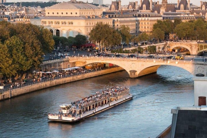 Seine River Sightseeing Cruise with Eiffel Tower Views