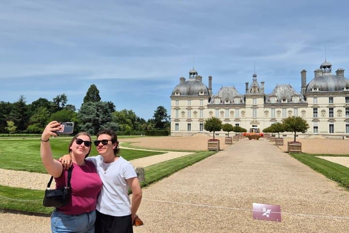 Loire Valley Castles Small-group Guided Day Trip from Paris