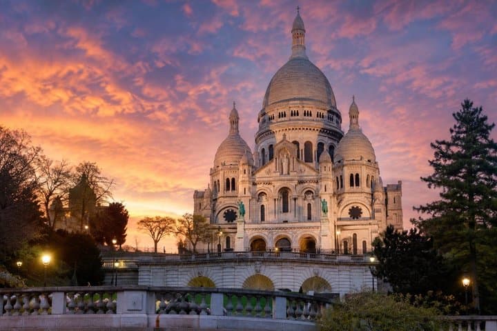 From Le Havre: Private Paris Guided Excursion & Shared Transfer