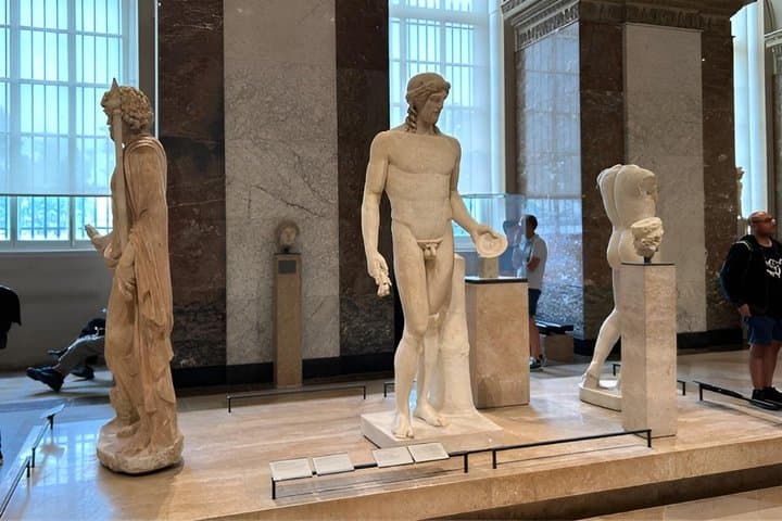 Louvre Semi Private Guided Tour