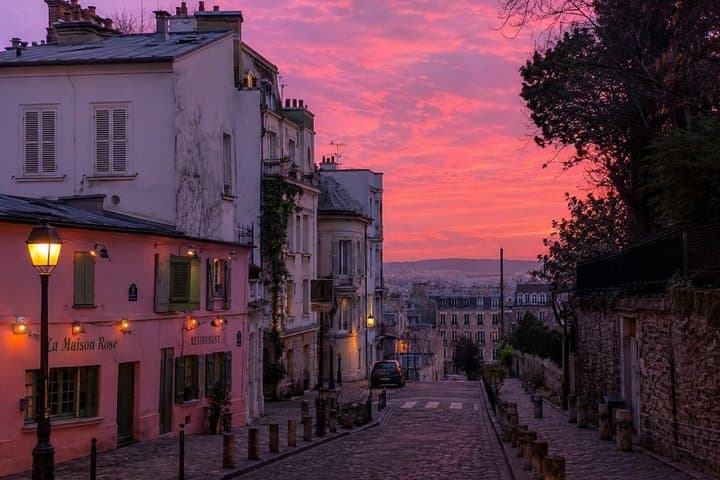 From Le Havre: Private Paris Guided Excursion & Shared Transfer