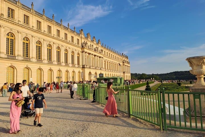 Versailles Night Fountains Show with Transport from Paris