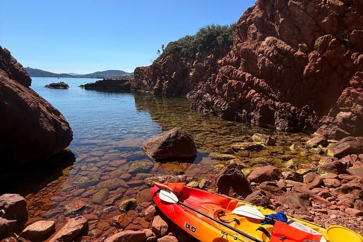 Saint-Raphaël: Guided Kayak Tour of the Esterel Calanques