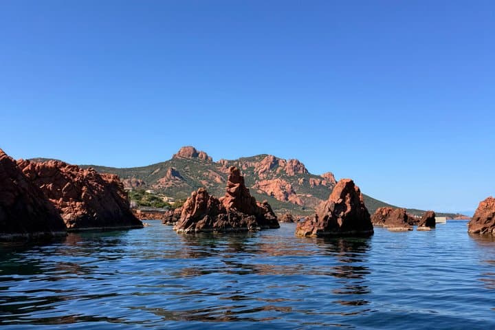 Saint-Raphaël: Guided Kayak Tour of the Esterel Calanques