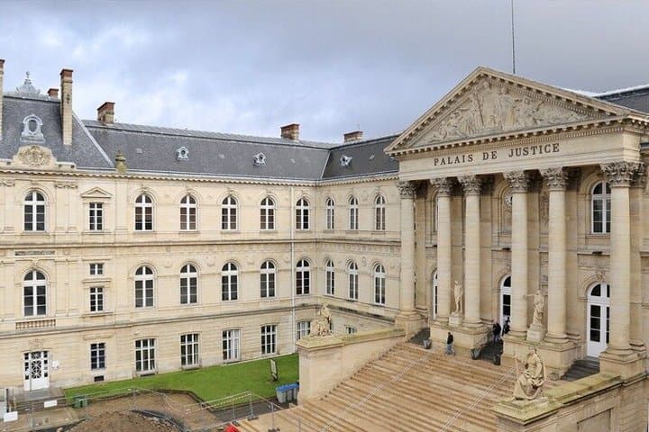 Amiens City Walk with Audio Guide in 7 Languages on your Phone