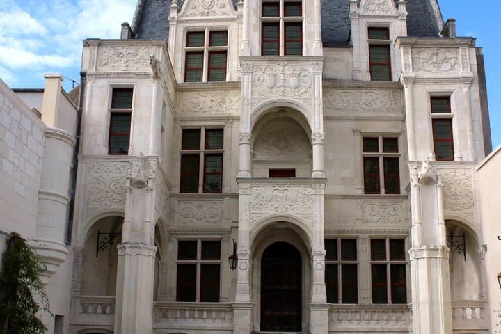 Essential Self Guided Walking Tour with Audio Guide and Quiz