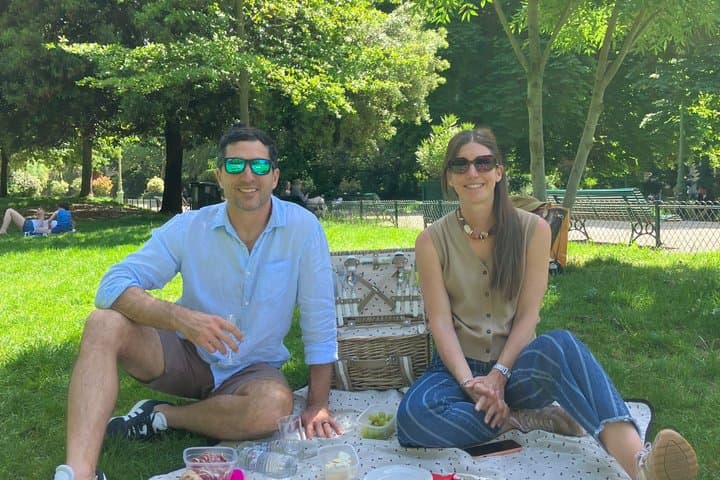 Romantic Paris Picnic Experience for Couples
