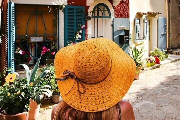 Discover Private Saint Tropez and Port Grimaud Tour