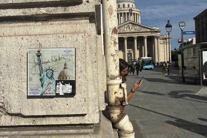 Latin Quarter & Notre-Dame: 2,000 Years of History in small group