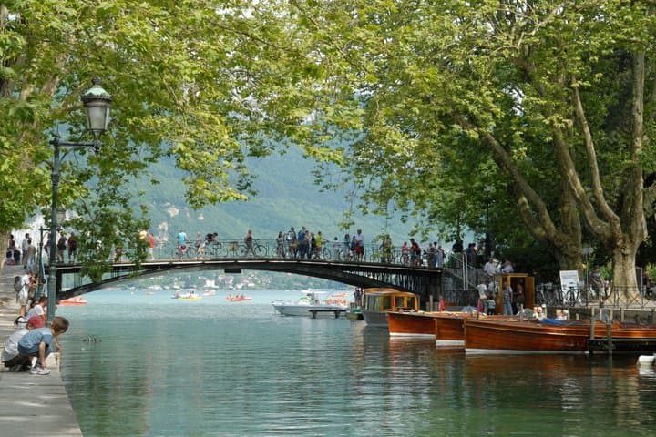 Annecy Scavenger Hunt & Highlights Self-Guided Walking Tour
