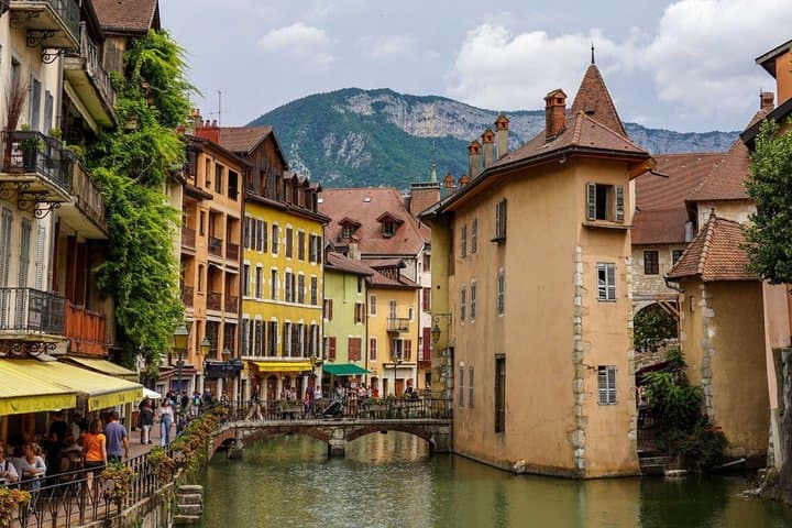 Annecy Scavenger Hunt & Highlights Self-Guided Walking Tour