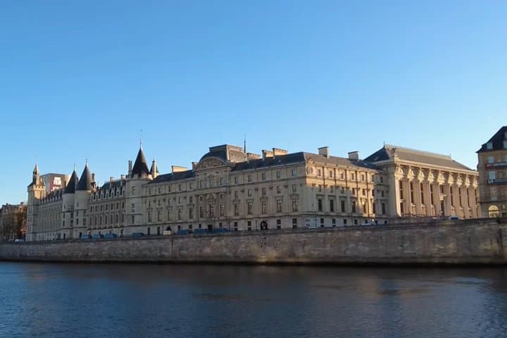 Private tour of Paris on the theme of the French Revolution