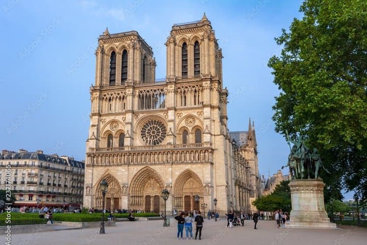 Historic Paris Notre Dame and Île de la Cité Walking Tour