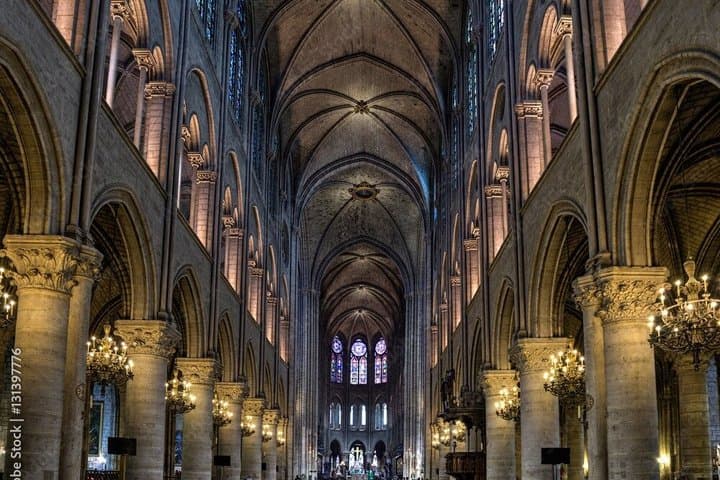 Historic Paris Notre Dame and Île de la Cité Walking Tour