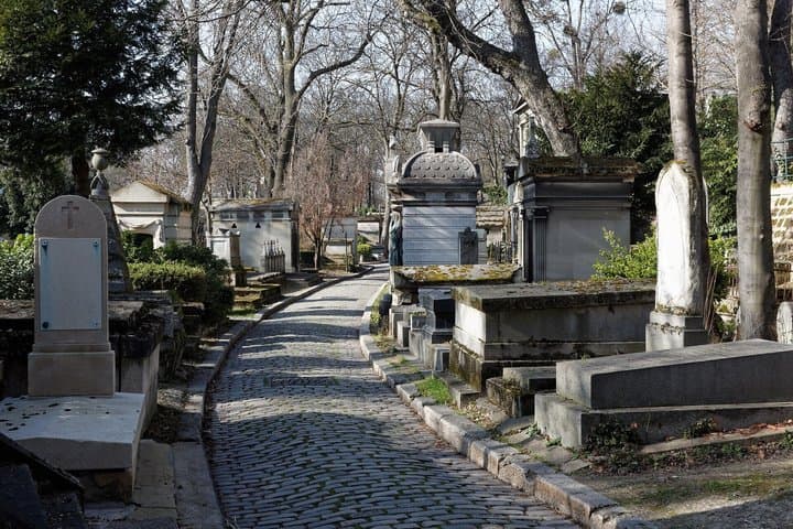 Walking Pere Lachaise Cemetery Paris Tour