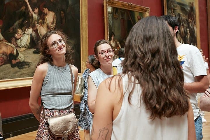 Louvre Museum Semi Private Guided Tour with Scheduled Access