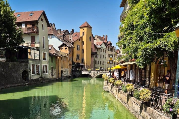 Annecy Self Guided Walking Tour Landmarks with Audio and Quiz