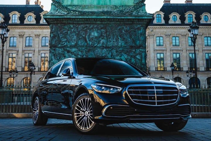 Premium transportation service in Paris.