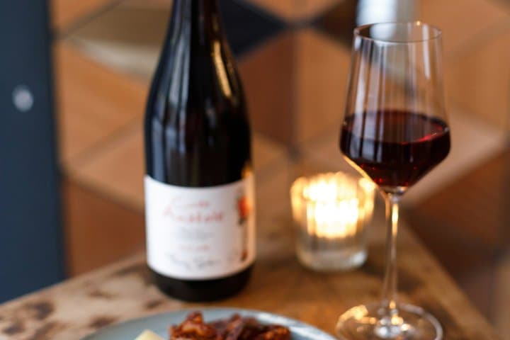 Pere Lachaise Cemetery Tour with Wine Tasting