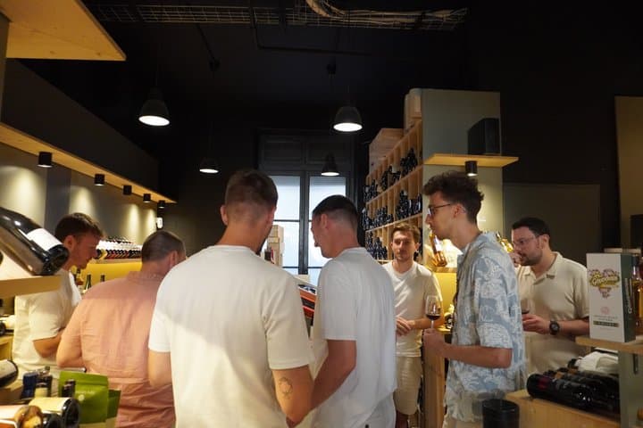 Lyon wine and cheese pairing workshop with a sommelier