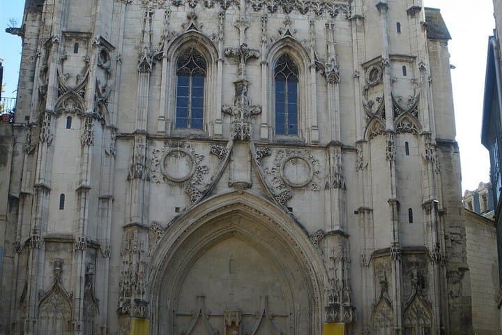 Avignon Self Guided City Tour of Popes, Poets and Assassins