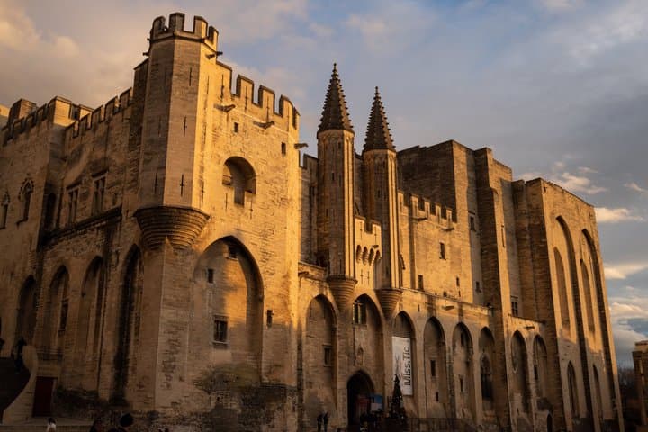 Avignon Self Guided City Tour of Popes, Poets and Assassins
