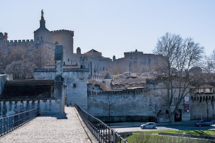 Avignon Self Guided City Tour of Popes, Poets and Assassins