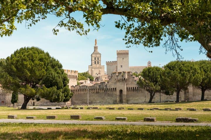 Avignon Self Guided City Tour of Popes, Poets and Assassins