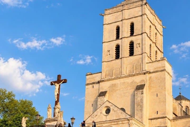 Avignon Self Guided City Tour of Popes, Poets and Assassins