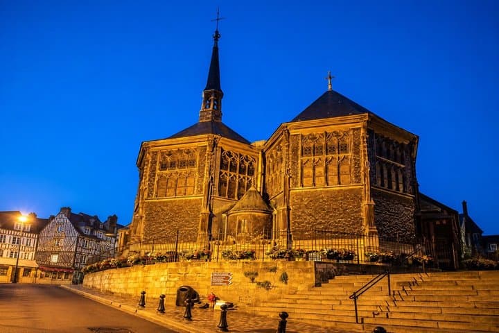 From Le Havre port: Round Trip Transfer to Honfleur