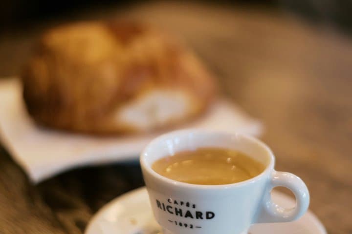 Paris Montmartre Good Morning Walking Tour with Breakfast
