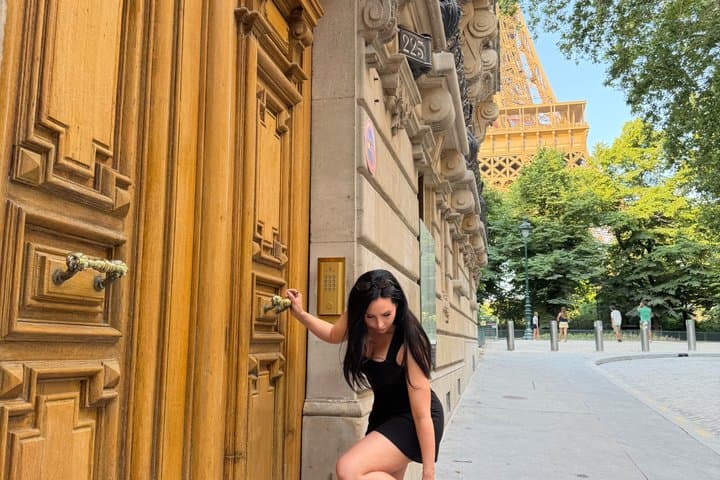 Paris Signature Day Private Tour Photoshoot and Local Experience