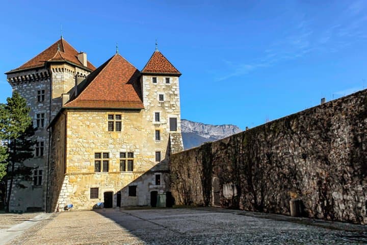 Annecy Walking Tour with Audioguide on your Smartphone