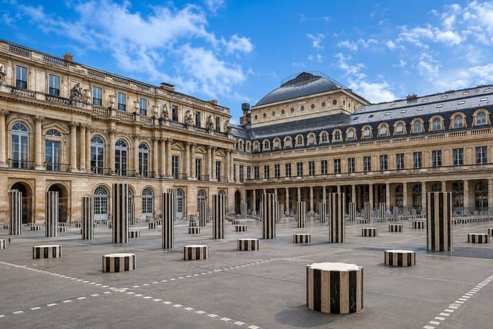Explore the Covered Passages of Paris with a track game